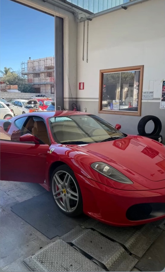 Ferrari nell'officina F.lli Schettini